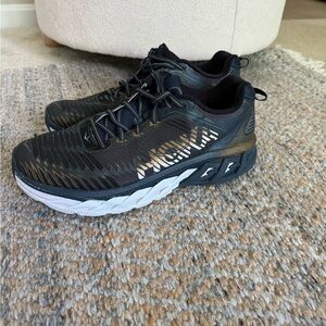 Hoka men’s dynamic stability tennis shoes